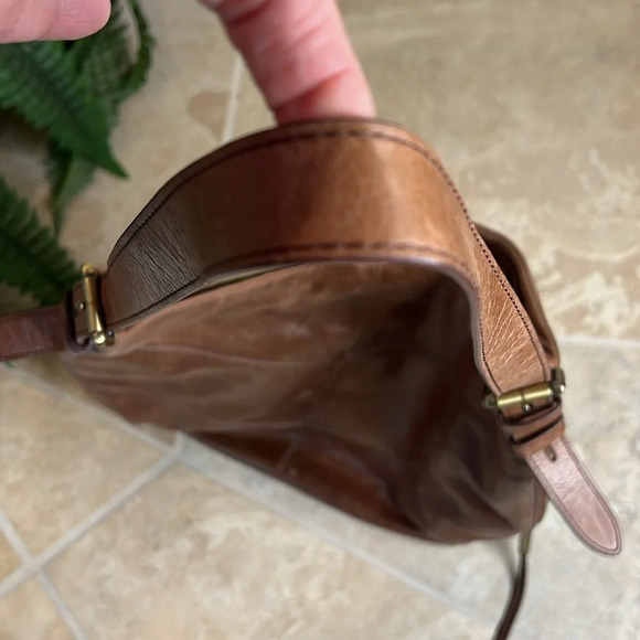 Hobo International Distressed Shoulder Bag - Picture 15 of 16